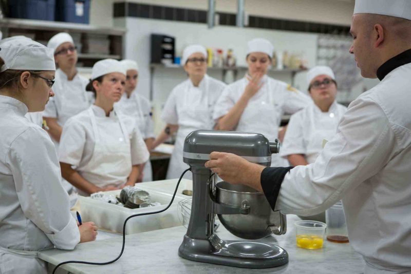 Formation professionnelle en Pâtisserie de restauration contemporaine (ASP) - École hôtelière de la Capitale