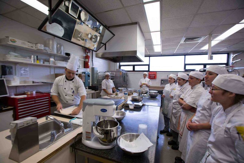 Formation professionnelle en Pâtisserie de restauration contemporaine (ASP) - École hôtelière de la Capitale