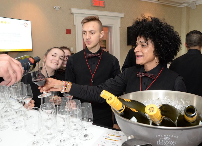 Formation professionnelle en Service de la restauration (DEP) - École hôtelière de la Capitale