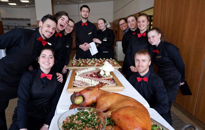 Formation professionnelle en Service de la restauration (DEP) - École hôtelière de la Capitale